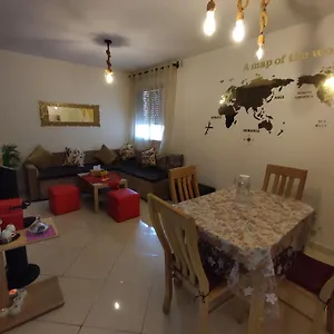 Appartement Beautiful Ground-floor With Portable Air Conditioning, Parking, And Free Wi-fi